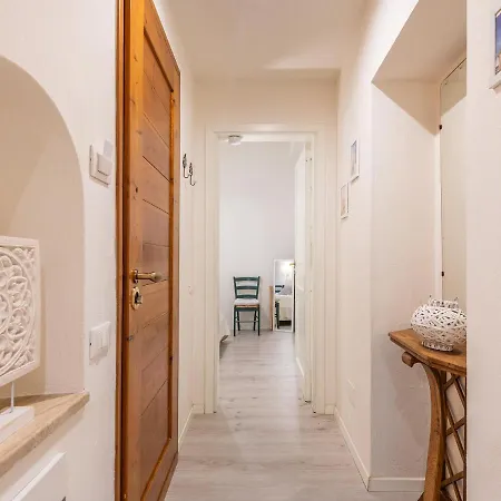 Daire Marco's Stylish In The Heart Of