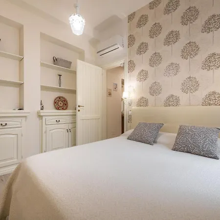 Daire Marco's Stylish In The Heart Of Cagliari